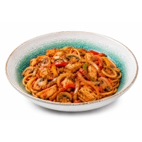 Onze pasta pollo bestaat uit kipfilet, paprika, champignons en ui in huisgemaakte tomatensaus.