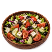 Onze griekse salade bestaat uit sla, tomaat, komkommer, fetakaas en olijven afgemaakt met een frisse salade dressing.