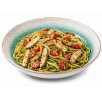 Cherrytomaten, pesto, kipfilet en ui.